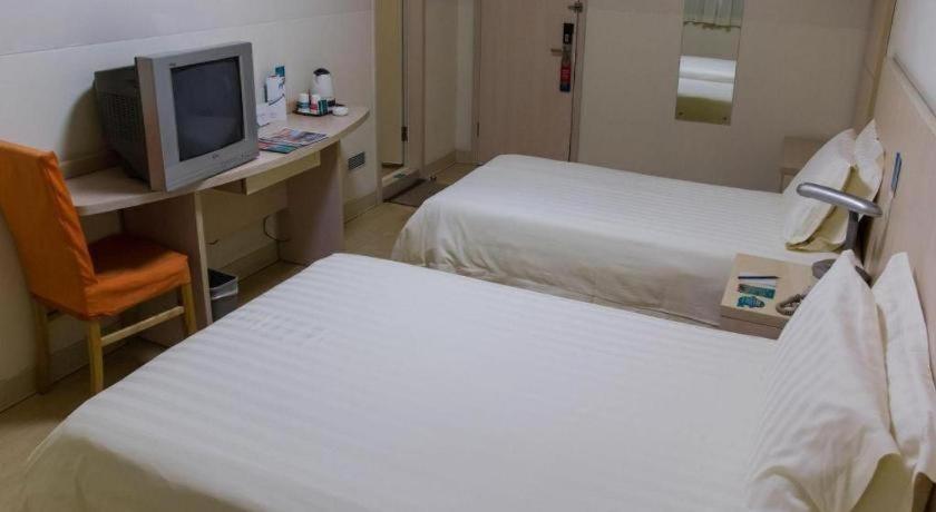 Hotel Jinjiang International Tourism And Zone Zhoupu Zhouzhu Highway Branch 2*